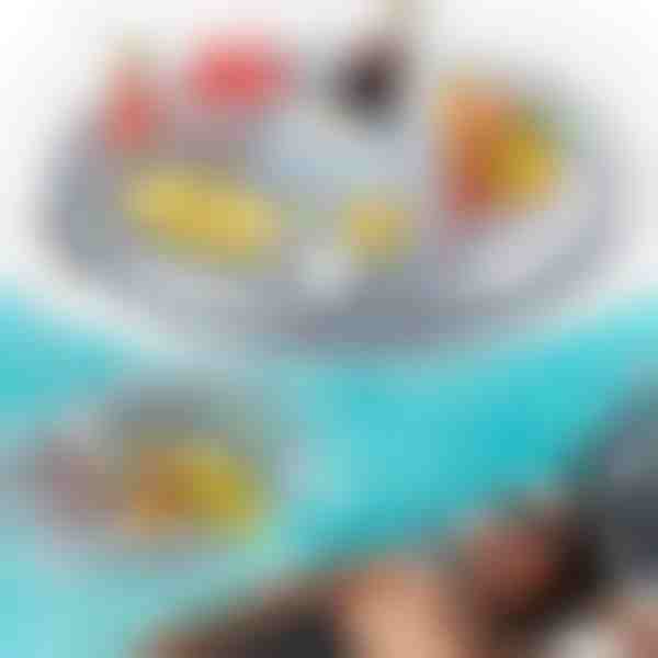 Perfektní nafukovací podnos na nápoje do bazénu | FLOATPLATI